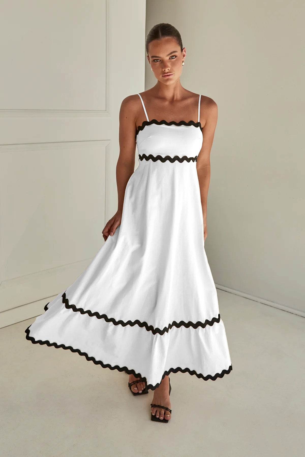 Robe longue à bretelles motif ondulé