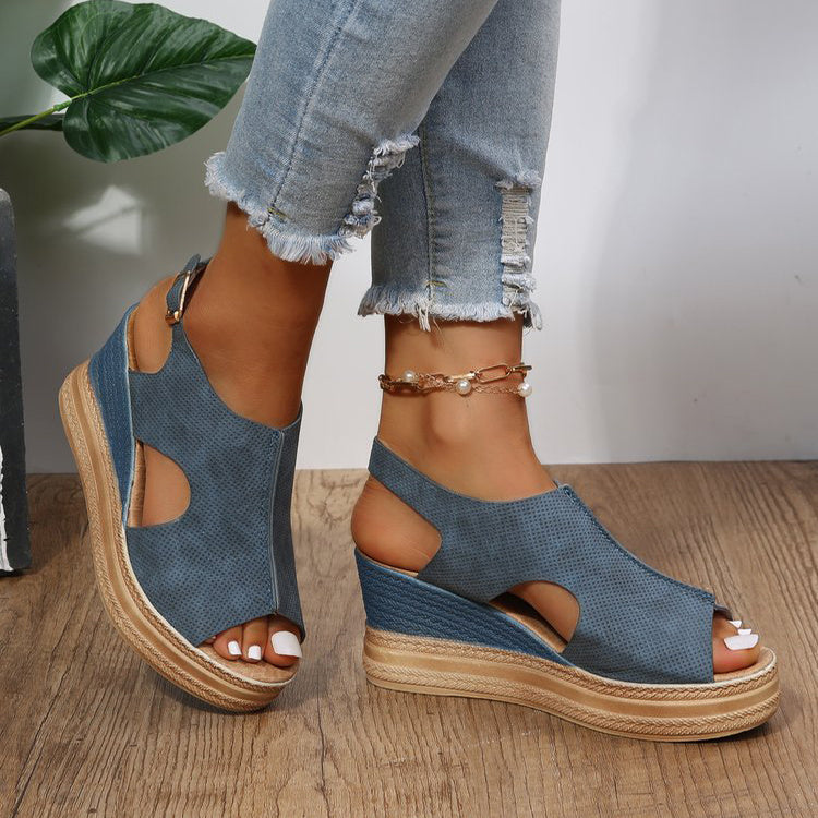 Sandales à bout ouvert , à talons compensés et à boucle