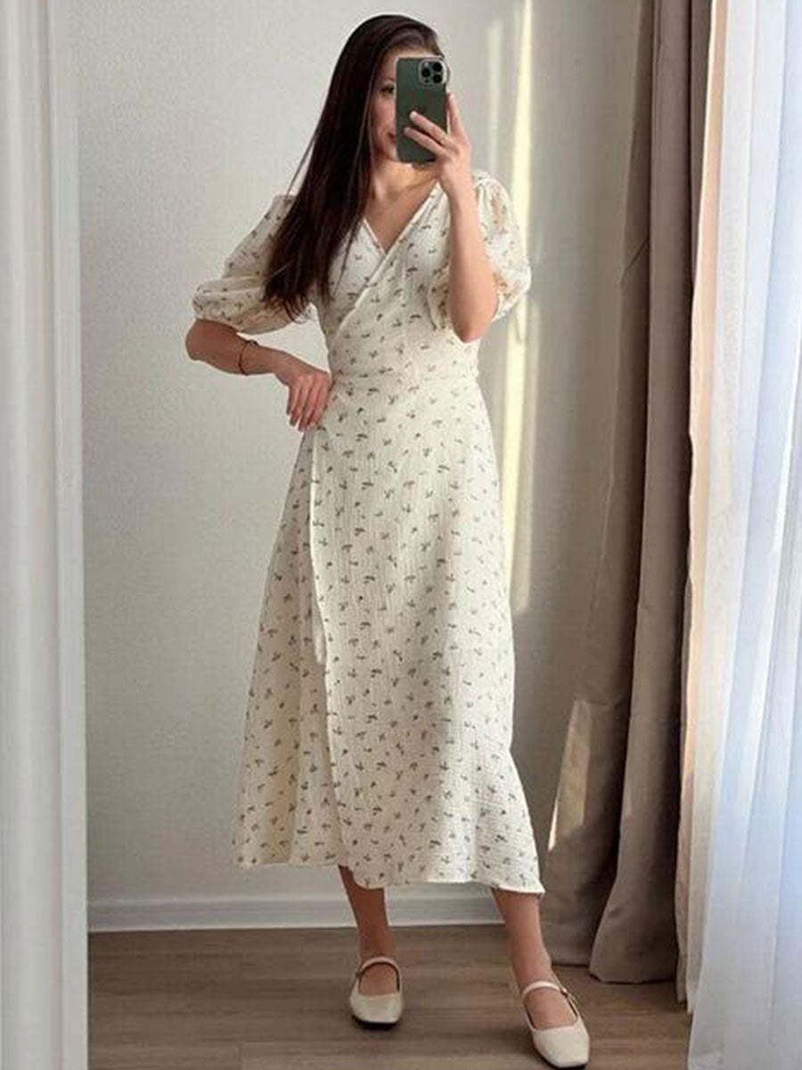 Robe bohème imprimée à col V avec détail nœud