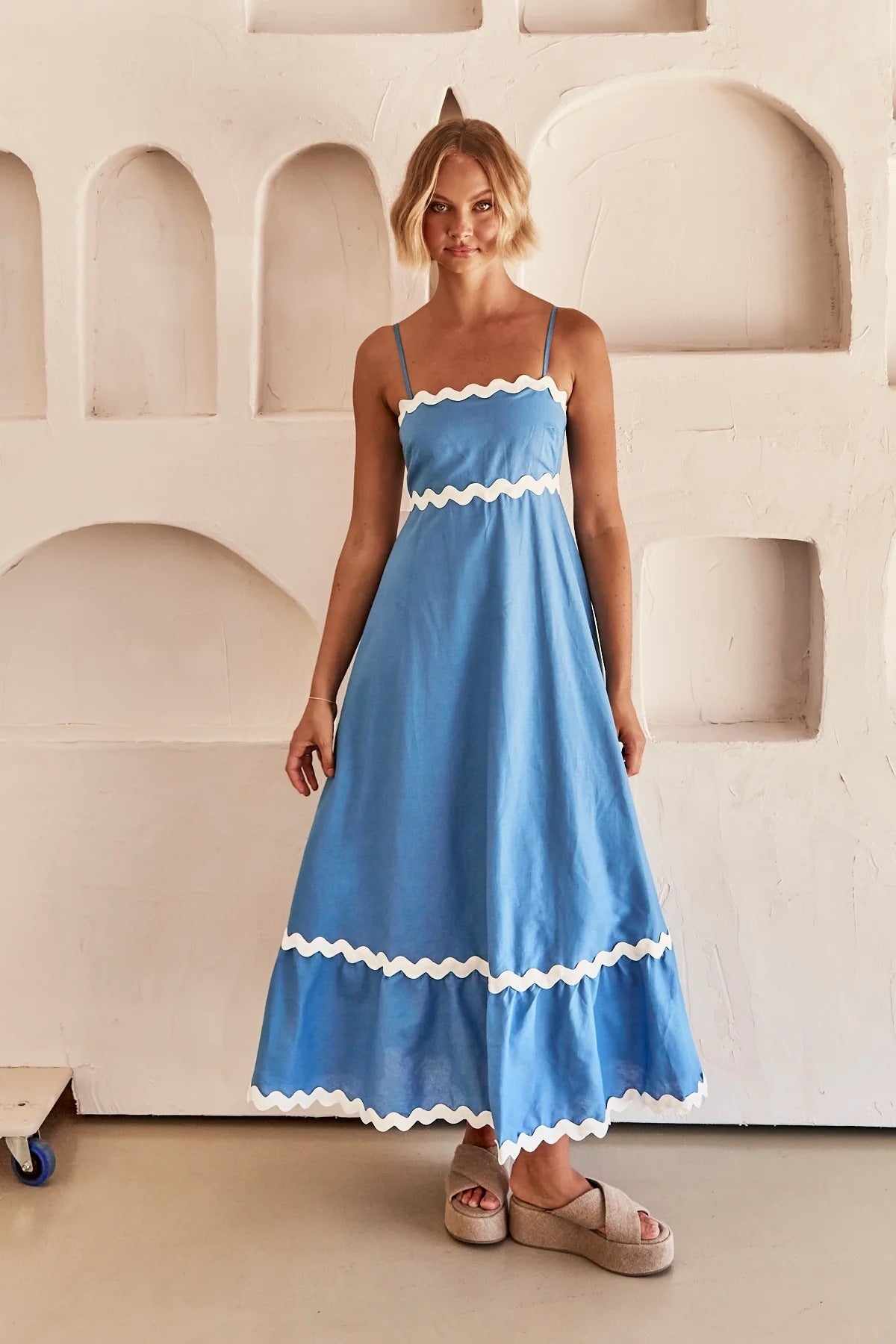 Robe longue à bretelles motif ondulé