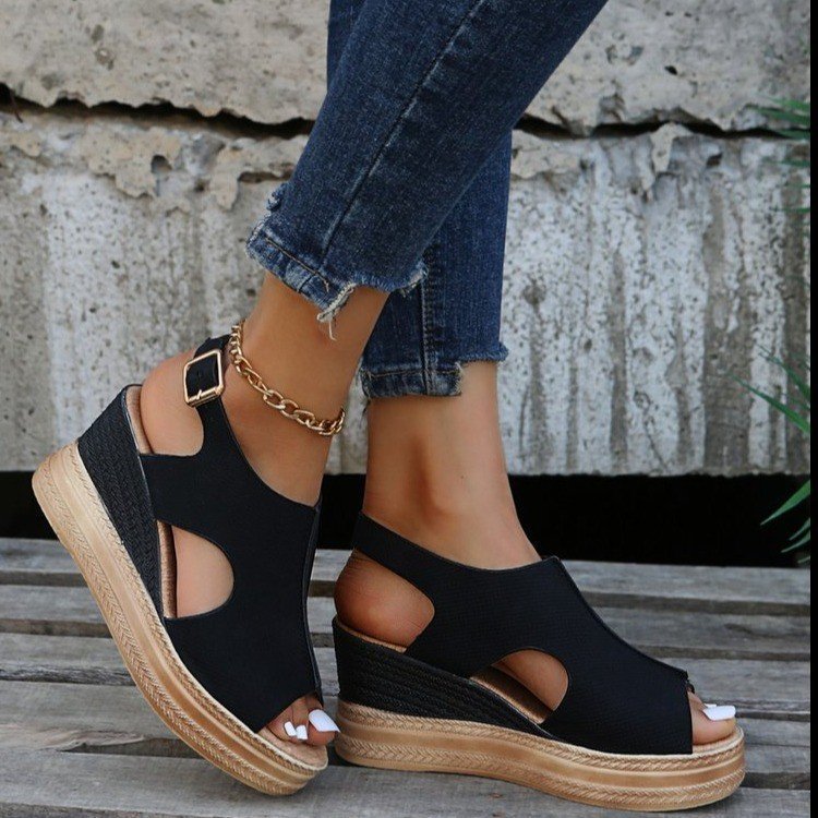Sandales à bout ouvert , à talons compensés et à boucle