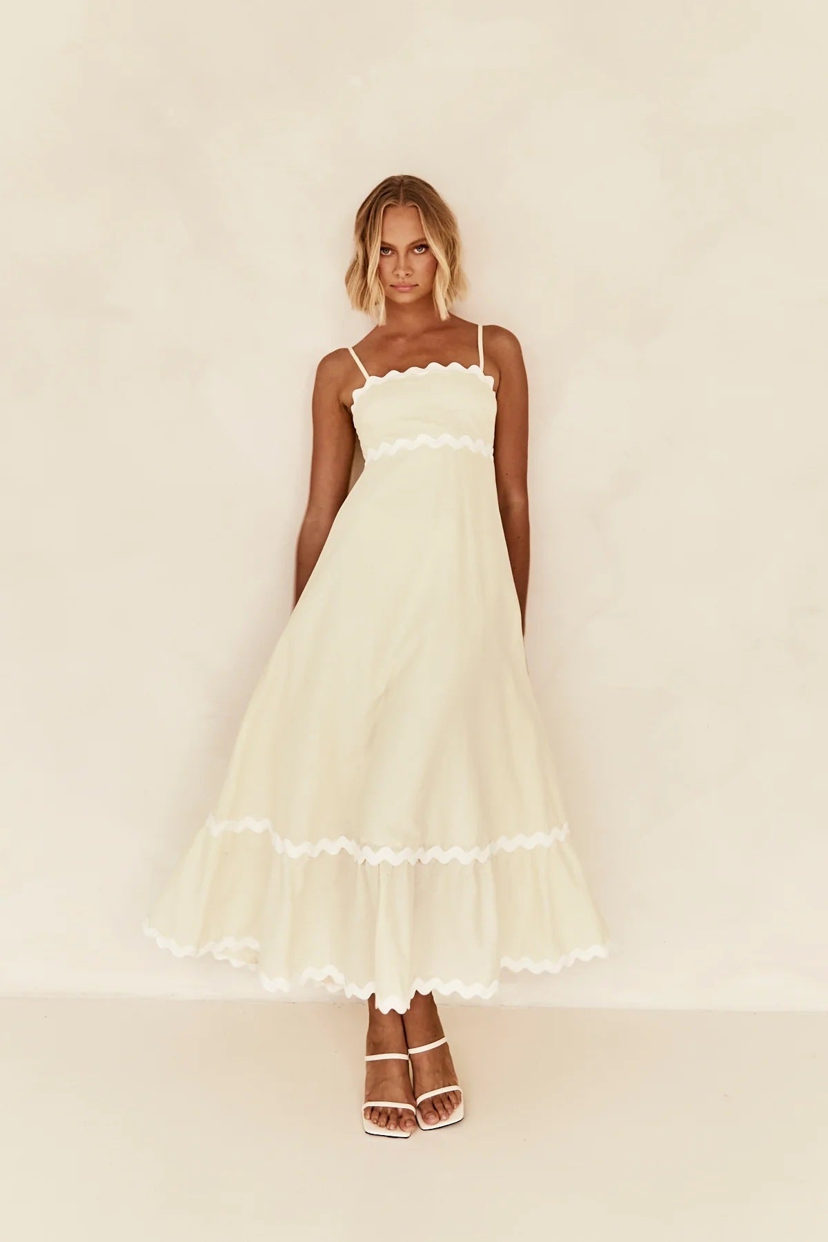 Robe longue à bretelles motif ondulé