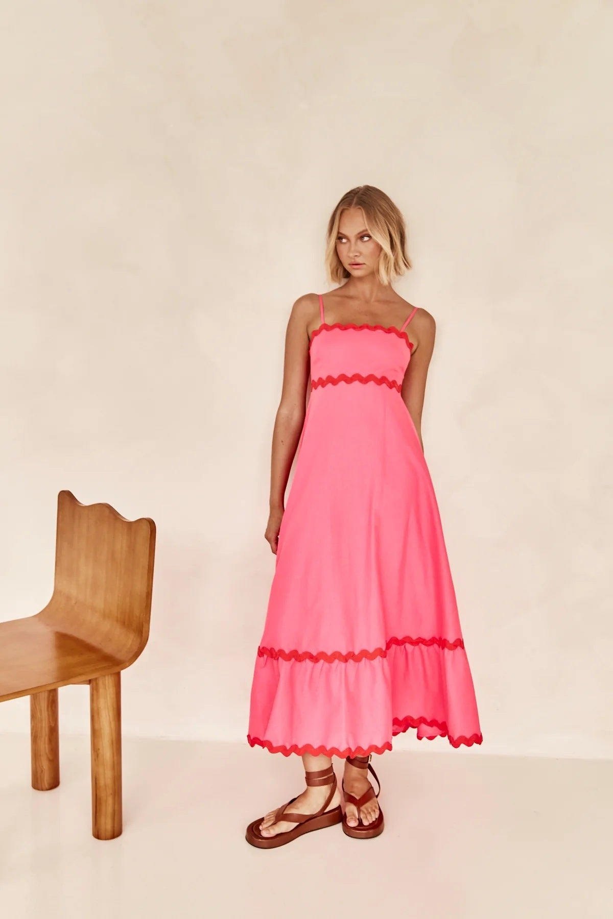 Robe longue à bretelles motif ondulé
