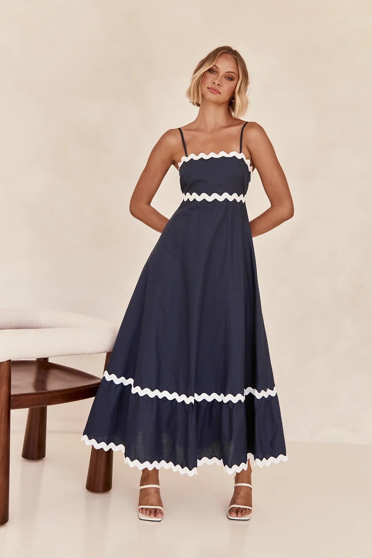 Robe longue à bretelles motif ondulé