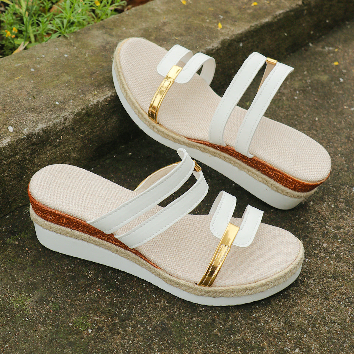 Sandales compensées à brides color-block