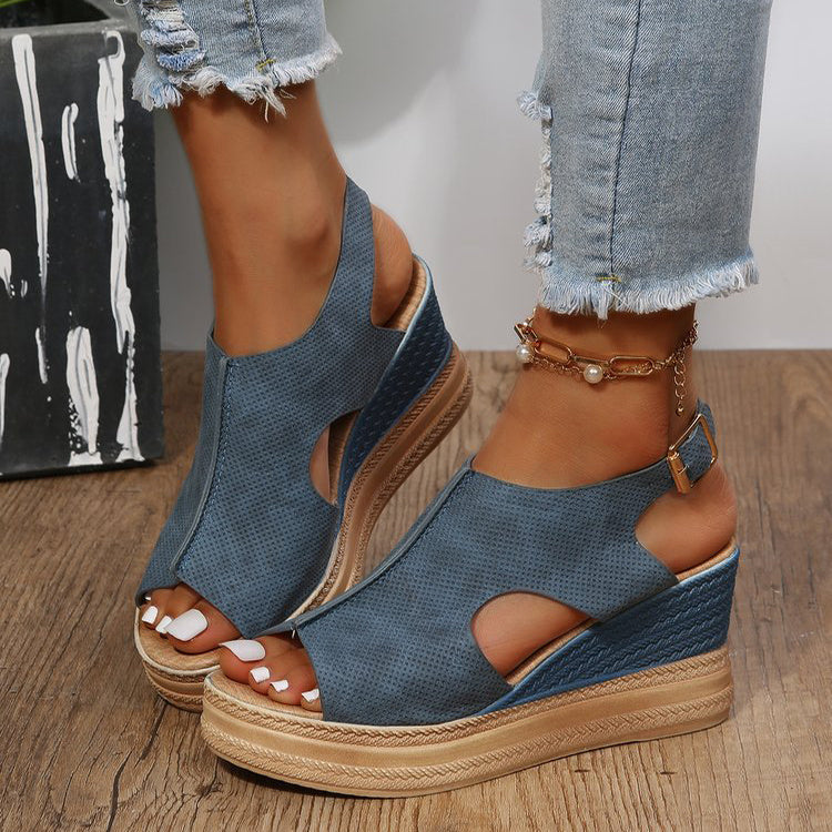 Sandales à bout ouvert , à talons compensés et à boucle